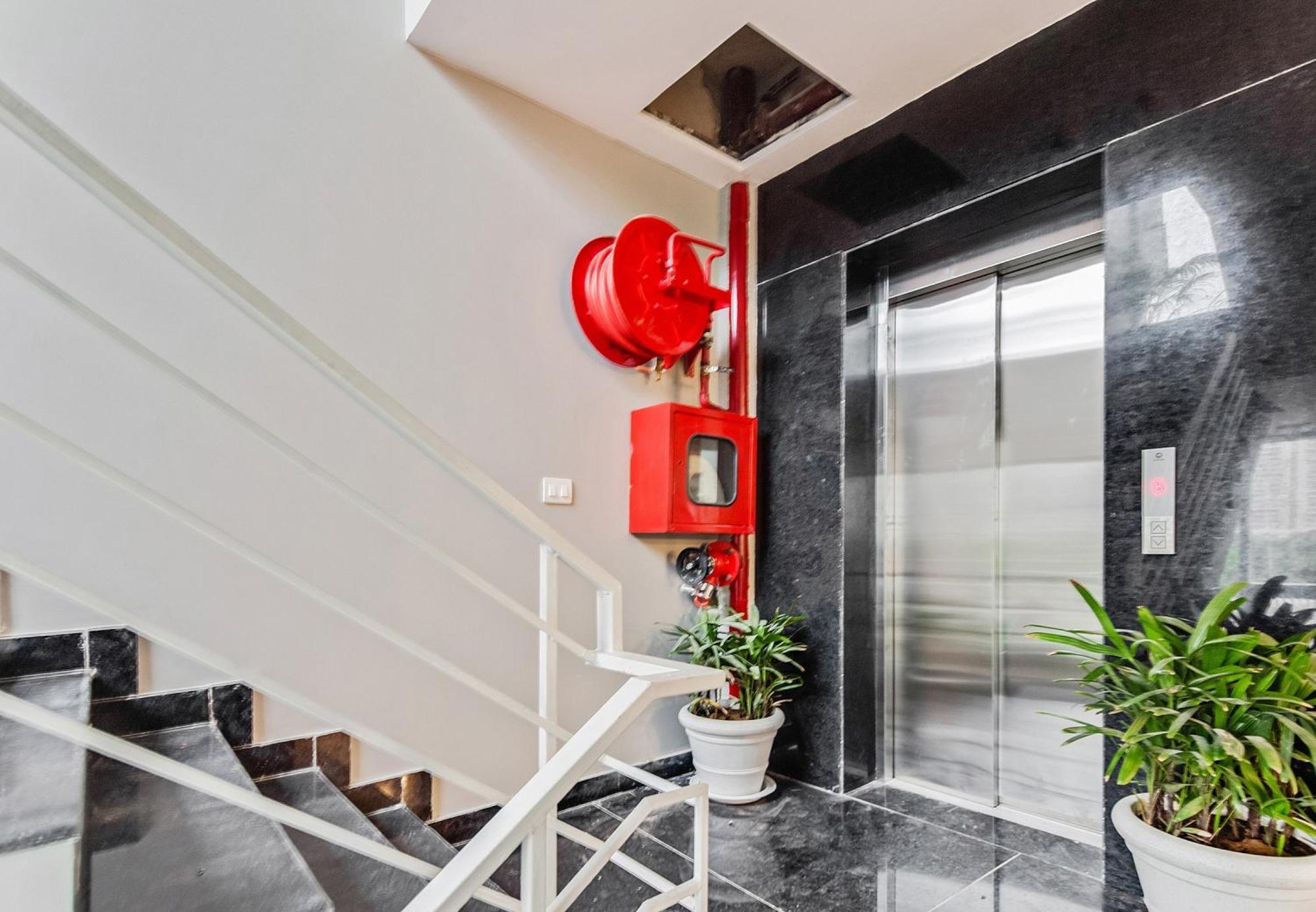 Townhouse Sector 49 Near Logix City Centre Noida Exterior photo